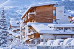 01. Catered chalet Tirolerhof Apart Serfaus Aanzicht chalet