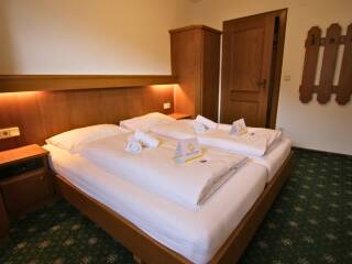 17. Catered chalet Gretl Serfaus Tweepersoonskamer