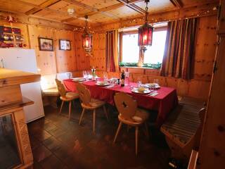18. Catered chalet Tirolerhof Apart Serfaus Zitruimte