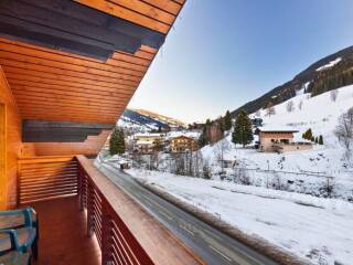 20. Catered chalets Saalbach Hinterglemm Alpensport Balkon