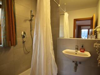 23 v2. Catered chalet Kelle Fiss Badkamer