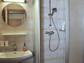 20. Catered chalet Sonnwend Fieberbrunn Badkamer